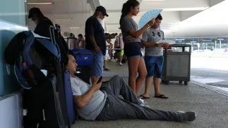 Pasażerowie na portorykańskim lotnisku Fot. PAP/EPA/THAIS LLORCA