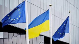 Прапори ЄС та України. Fot. PAP/EPA/ANTON BRINK HANSEN