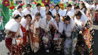 Japońskie święto dojrzewania Seijin no Hi. Zdj. ilustracyjne. Fot. PAP/EPA/KIMIMASA MAYAMA