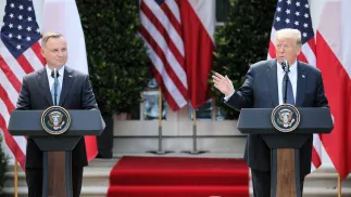Waszyngton, Stany Zjednoczone Ameryki, 24.06.2020. Prezydent RP Andrzej Duda (L) oraz prezydent Stanów Zjednoczonych Donald Trump (P) podczas wspólnej konferencji prasowej w Ogrodzie Różanym Białego Domu. Fot. PAP/Leszek Szymański
