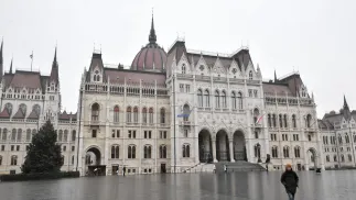 Budynek parlamentu w Budapeszcie Fot. PAP/Radek Pietruszka
