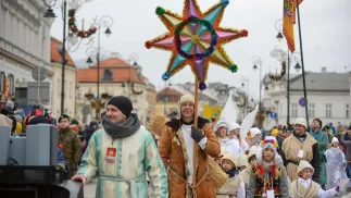 Uczestnicy Orszaku Trzech Króli w Warszawie. Fot. PAP/Marcin Obara