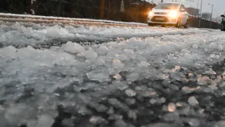 Trudne warunki drogowe. Zdj. ilustracyjne. Fot. PAP/Marcin Bielecki