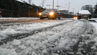 Trudne warunki drogowe w Szczecinie. Zdj. ilustracyjne. Fot/PAP/Marcin Bielecki