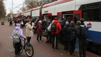 W czwartek i piątek poranne i nocne utrudnienia w kursowaniu WKD. Fot. PAP/	Paweł Supernak (zdjęcie ilustracyjne)