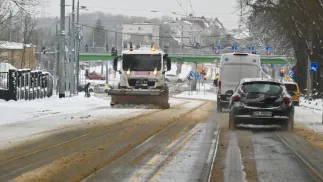 Opady śniegu w Szczecinie. Zdj. ilustracyjne. Fot. PAP/Marcin Bielecki.