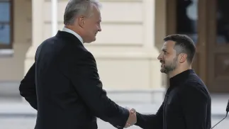 Владимир Зеленский с президентом Литвы Гитанасом Науседой Fot. PAP/EPA/SERGEY DOLZHENKO