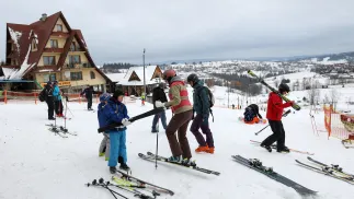 Narciarze na szlakach w Tatrach. Zdj. Ilustracyjne. Fot. PAP/Grzegorz Momot