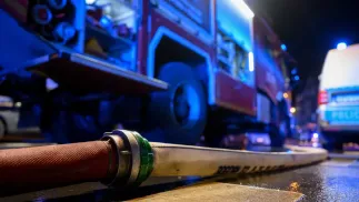 Akcja gaśnicza straży pożarnej. Fot. PAP/Jakub Kaczmarczyk