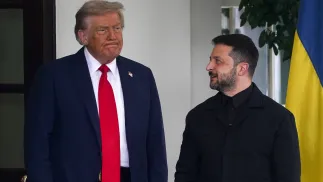 Дональд Трамп вітає Володимира Зеленського перед Білим домом, 18 серпня 2025 р. Фотоілюстрація. Fot. PAP/EPA/WILL OLIVER