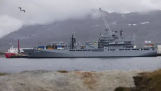 Німецьке судно біля берегів Гренландії. Fot. PAP/EPA/Christian Klindt Soelbeck