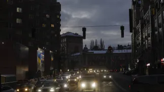 Блекаут в українській столиці. Fot. PAP/EPA/SERGEY DOLZHENKO