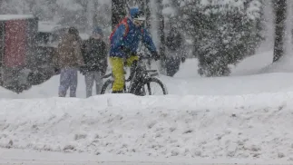Intensywne opady śniegu. Fot. PAP/Grzegorz Momot