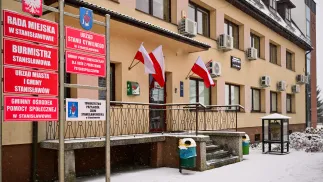  Budynek urzędu miasta i gminy w nowym mieście w województwie mazowieckim - Stanisławowie Fot. PAP/Przemysław Piątkowski