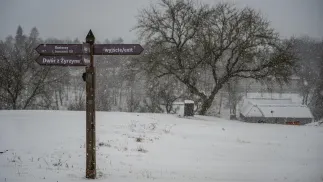 Śnieg w Muzeum Wsi Lubelskiej Fot. PAP/Wojtek Jargiło