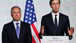 Steve Witkoff (z lewej) i Jared Kushner (z prawej), fot. PAP/EPA/AFP POOL/LUDOVIC MARIN / POOL
