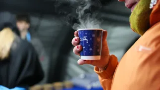 Od soboty znowu zostaną rozstawione ogrzewane namioty. Fot. PAP/	Leszek Szymański