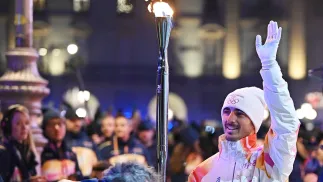 Znicz olimpijski w drodze do Mediolanu Fot. PAP/EPA/Alessandro Di Marco