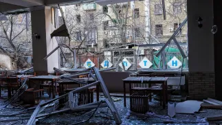 Zniszczenia po rosyjskim ataku w Odessie, fot. PAP/Alena Solomonova