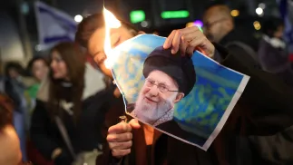 Protest przeciw władzom w Iranie Fot. PAP/EPA/ABIR SULTAN