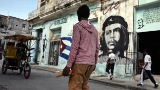 Kubańczycy w Hawanie, fot. PAP/EPA/EFE/Ernesto Mastrascusa