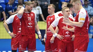 Polacy po przegranym meczu Fot. PAP/Adam Warżawa