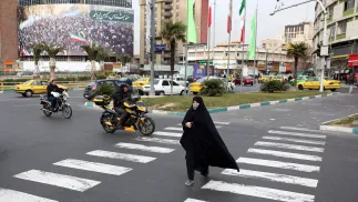 Ulice Teheranu, zdjęcie ilustracyjne, fot. PAP/EPA/ABEDIN TAHERKENAREH