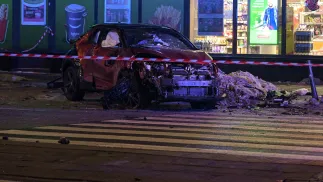 Wypadek na skrzyżowaniu ulic Grochowskiej i Zamienieckiej w Warszawie, fot. PAP/Marcin Obara