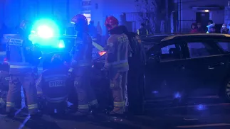 Wypadek na skrzyżowaniu ulic Grochowskiej i Zamienieckiej w Warszawie, fot. PAP/Marcin Obara