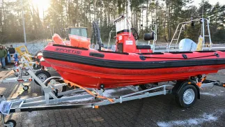 Nowe łodzie transportowe i pontony dla służb na czas kryzysu. Fot. PAP/Marcin Bielecki