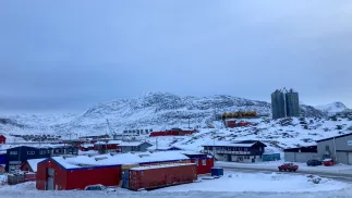 Widok na stolicę Grenlandii Nuuk. Fot. PAP/Daniel Zyśk