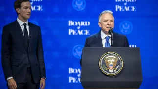 Джаред Кушнер і Стів Віткофф. Fot. PAP/EPA/GIAN EHRENZELLER