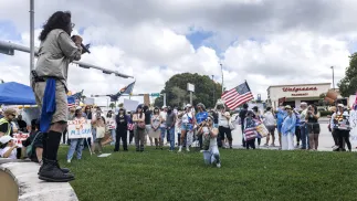 Protest przeciw przemocy w Los Angeles. Fot. PAP/EPA/CRISTOBAL HERRERA-ULASHKEVICH