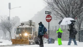 Śnieżyca w Nowym Jorku, fot. PAP/EPA/OlGA FEDOROVA