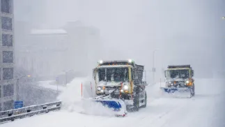 Pługi śnieżne w Nowym Jorku. Fot. PAP/EPA/OLGA FEDOROVA 