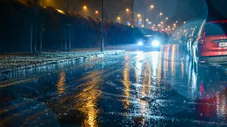 Gołoledź na Pomorzu Zachodnim. PLK: trwają prace nad przywróceniem rozkładowego ruchu pociągów, fot. PAP/Marcin Bielecki