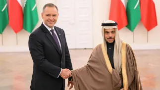 Prezydent Karol Nawrocki i minister spraw zagranicznych Królestwa Arabii Saudyjskiej, książę Faisal bin Farhan Al Saud. Fot. PAP/Radek Pietruszka