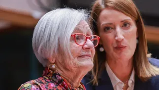 Roberta Metsola z Tatianą "Tati" Bucci ocalałą z Holokaustu Fot. PAP/EPA/Olivier Hoslet