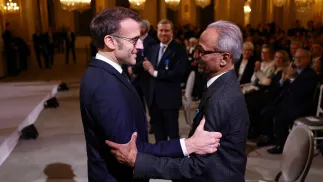 Emmanuel Macron, Ali Akbar. Fot. PAP/EPA/TOM NICHOLSON 