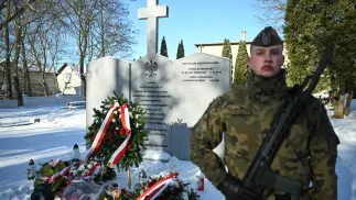 W sobotę poświęcono pomnik na ich mogile. Fot. PAP/Adam Warżawa