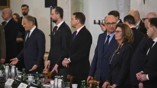 Marszałek Sejmu Włodzimierz Czarzasty (2P), marszałek Senatu Małgorzata Kidawa-Błońska (P), premier Donald Tusk (L), wicepremier, minister obrony narodowej Władysław Kosiniak-Kamysz (2L) i wicepremier, minister spraw zagranicznych Radosław Sikorski (3P) przed posiedzeniem Rady Bezpieczeństwa Narodowego w Pałacu Prezydenckim w Warszawie. Fot. PAP/Radek Pietruszka