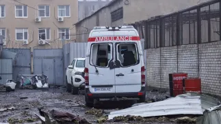 Salon sprzedaży samochodów zniszczony w wyniku rosyjskiego ataku w Odessie Fot. PAP/Alena Solomonova