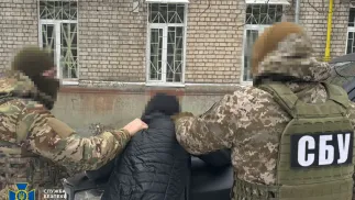 СБУ производит задержание подозреваемого. Fot. Facebook/Служба безпеки України