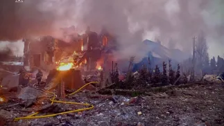 Наслідки російських обстрілів. Fot. Facebook / ДСНС України, ДСНС Київщини.