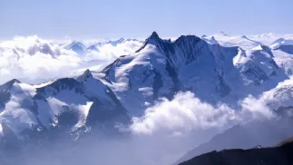 Alpejski szczyt Grossglockner (3798 m.n.p.m). Fot. PAP/EPA/GINDLFOTO