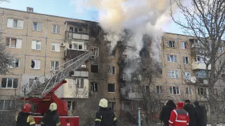 Pod zmasowanym atakiem znalazł się także Charków. Fot. PAP/PAP/EPA/SERGEY KOZLOV