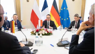 Podpisany dokument zakłada rozwijanie współpracy w zakresie poprawy transgranicznej sieci kolejowej łączącej Polskę z Niemcami i Francją. Fot. X/Dariusz Klimczak