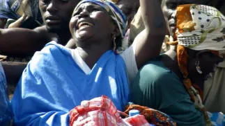 Część mieszkańców uciekła, cześć została otoczona przez napastników, schwytana i rozstrzelana. Fot. PAP/EPA/	STR (zdjęcie ilustracyjne)