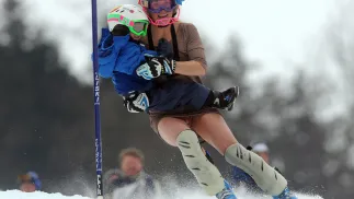 Sarah Schleper i Lasse Gaxiola podczas zjazdu w 2011 r. Fot. EPA/RAFFAEL REGEN
