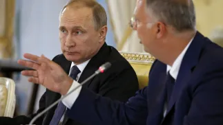 Władimir Putin, Kiriłł Dmitrijew. Fot. PAP/ EPA/SERGEI CHIRIKOV 